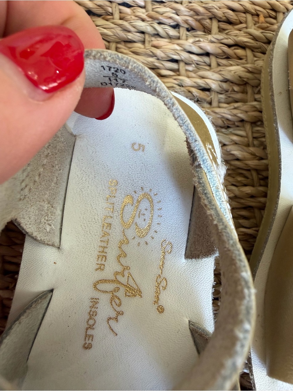 Girls Gold Leather Buckle Sandals - Kids - Picture 13 of 14